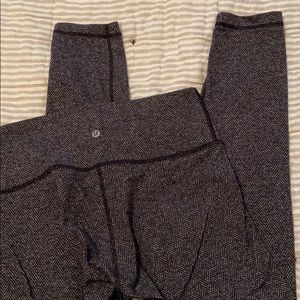 Lululemon 7/8 legging. Cute herringbone pattern!